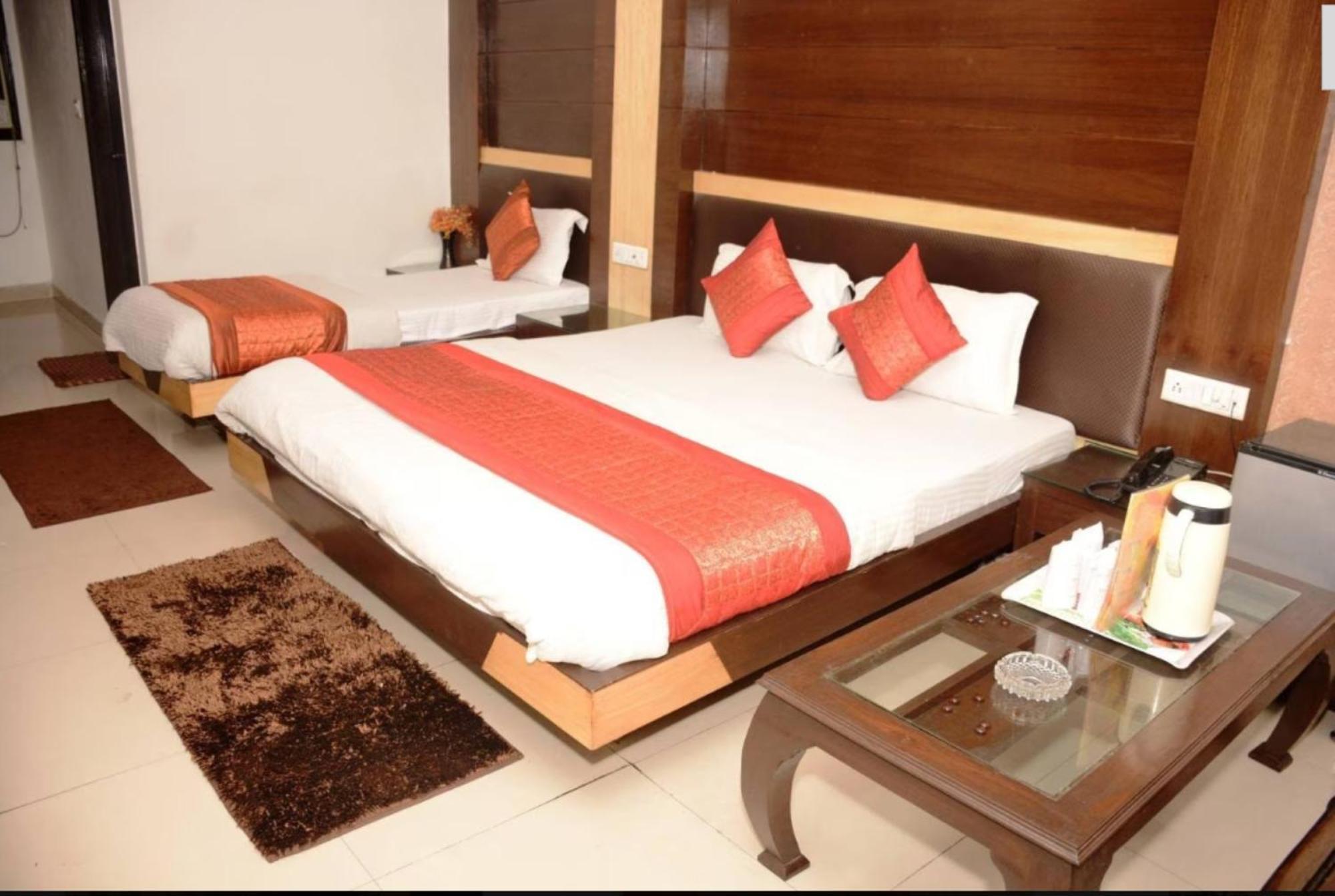 Capital O 6408 Hotel Delhi Heart นิวเดลี ภายนอก รูปภาพ