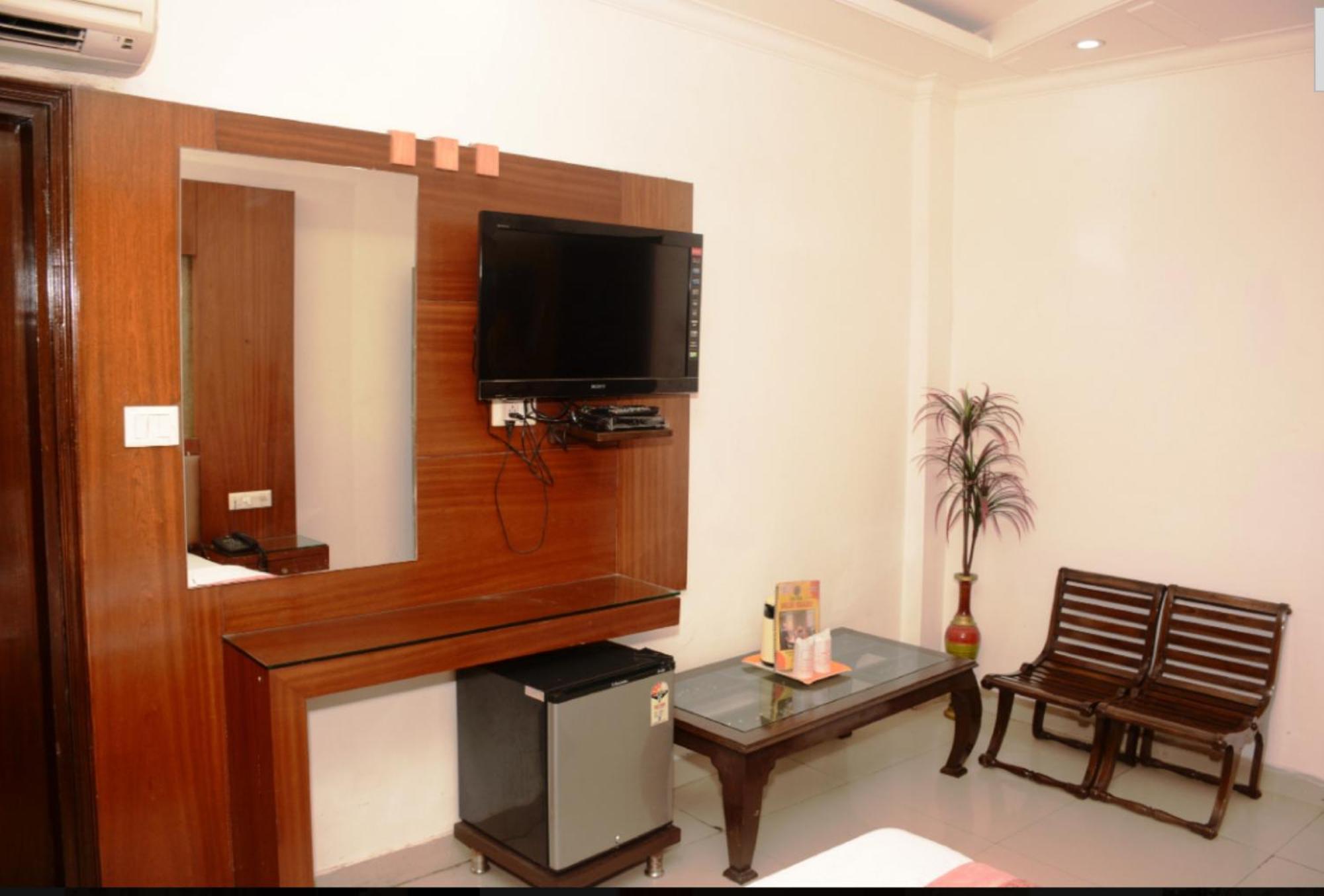 Capital O 6408 Hotel Delhi Heart นิวเดลี ภายนอก รูปภาพ